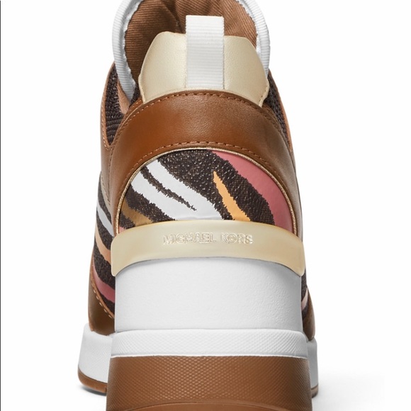 Sneackers - Picture 3 of 5